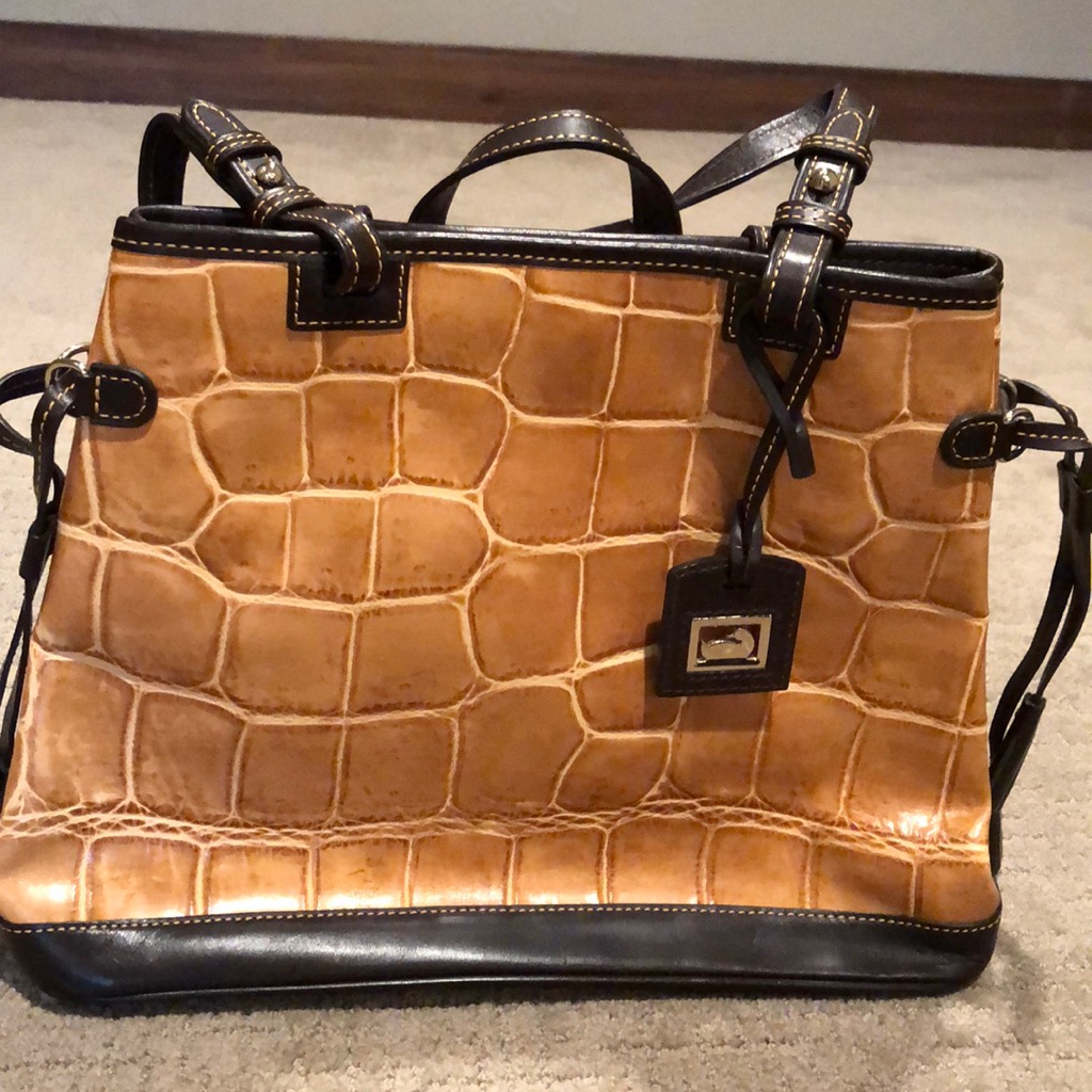Brand New Dooney  Bourke Leather Purse